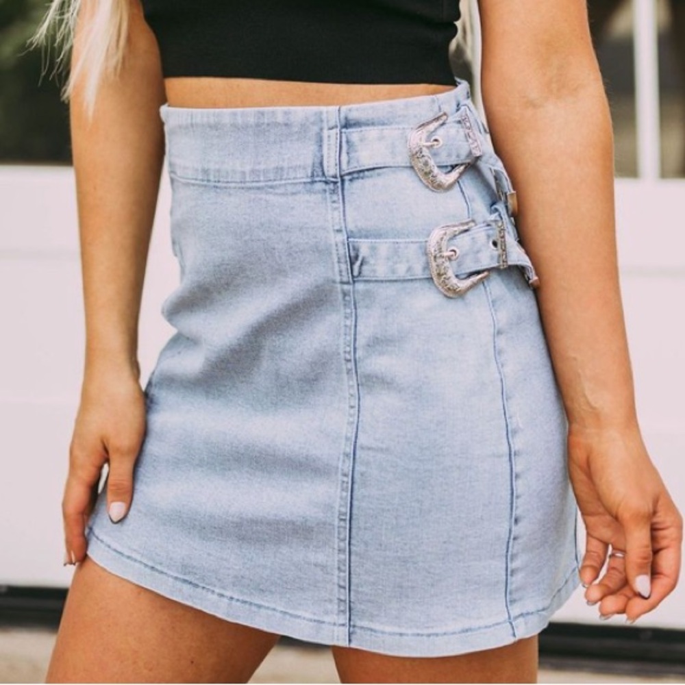 NWT Cloud Ten Side Buckle Denim Mini Skirt-Light Wash